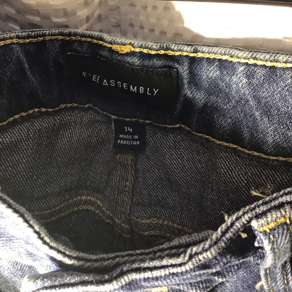 Free Assembly jeans 14 NWT - Picture 4 of 4